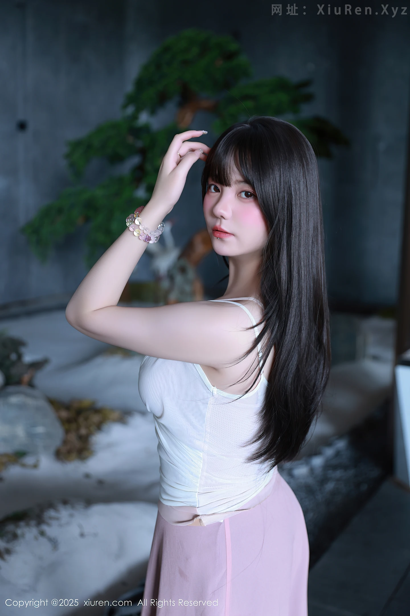 图片[2]-[XiuRen秀人网] VOL.10746 模特软情性感低胸紫色长裙露粉色内衣秀曼妙身姿迷人诱惑写真86P-秀人网官方网站